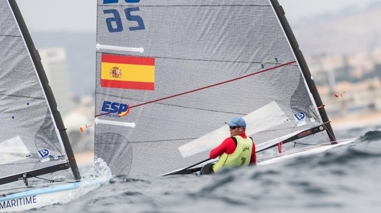 Joan Cardona, cuarto absoluto y campeón de Europa Sub 23 de Finn