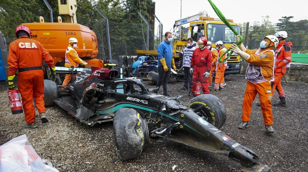 Bronca total y gestos despectivos entre Russell y Bottas