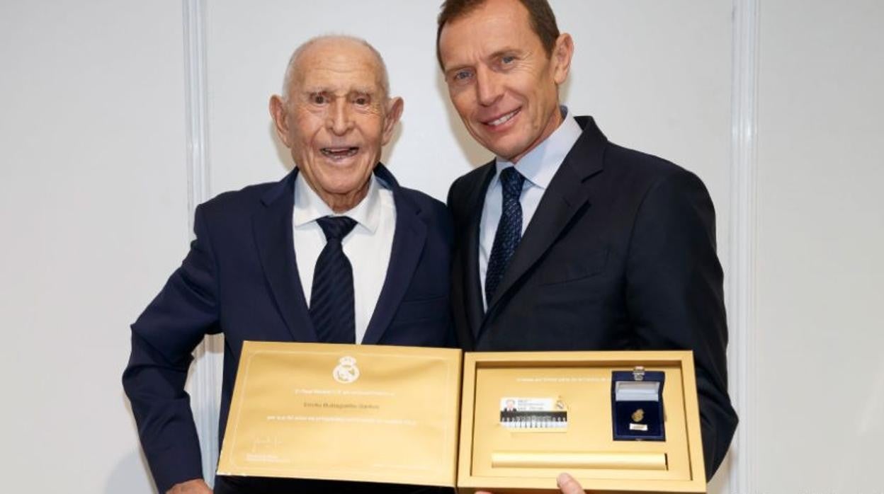 Emilio Butragueño, junto a su padre