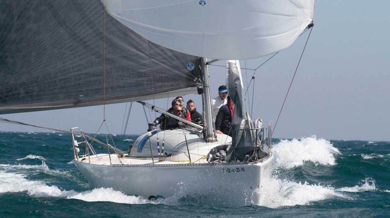 «BullBox», «Orbayu II», «Espumeru», ganan la cuarta prueba del Trofeo de Primavera del Astur de Regatas