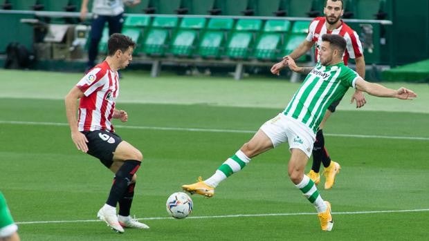 El Betis logra un punto tras más de una hora con uno menos