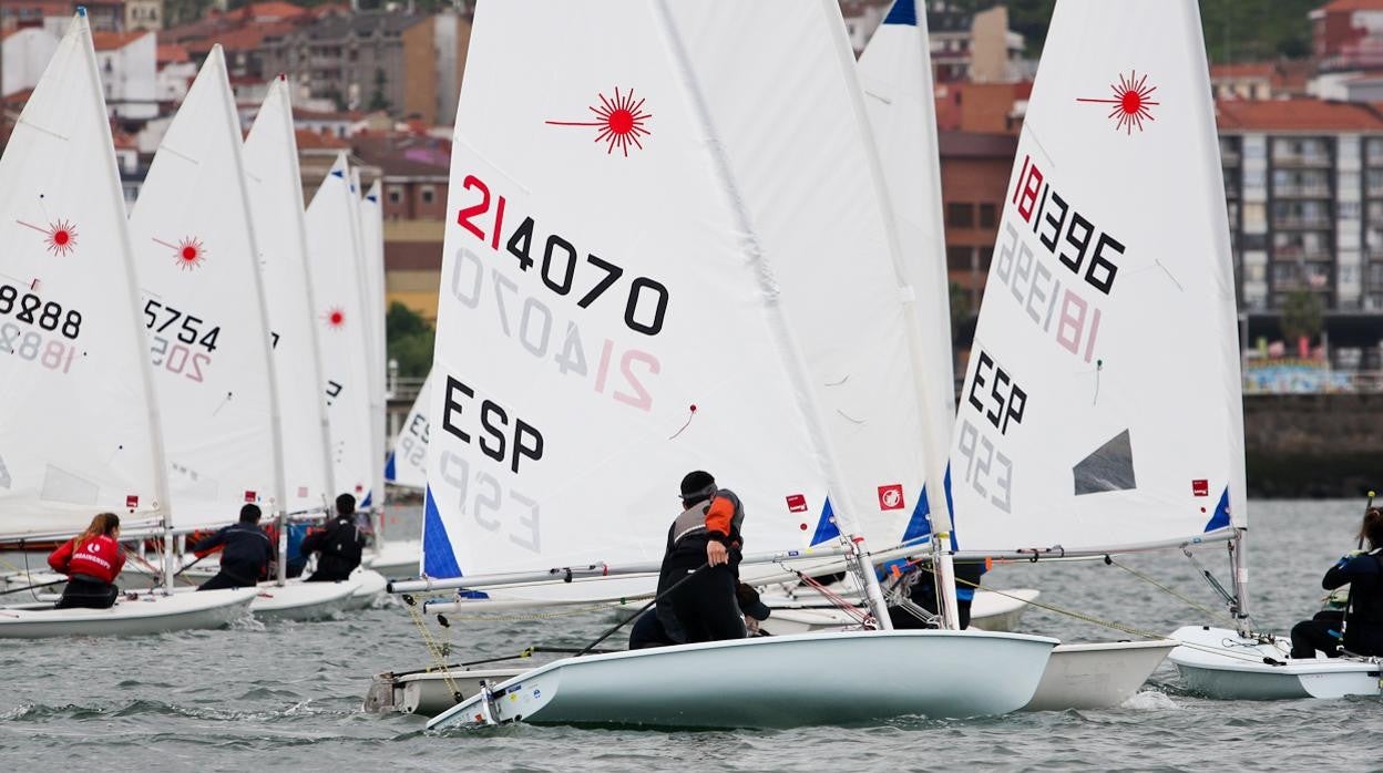 Ochenta regatistas abrieron el XIX Trofeo José Luis Azqueta