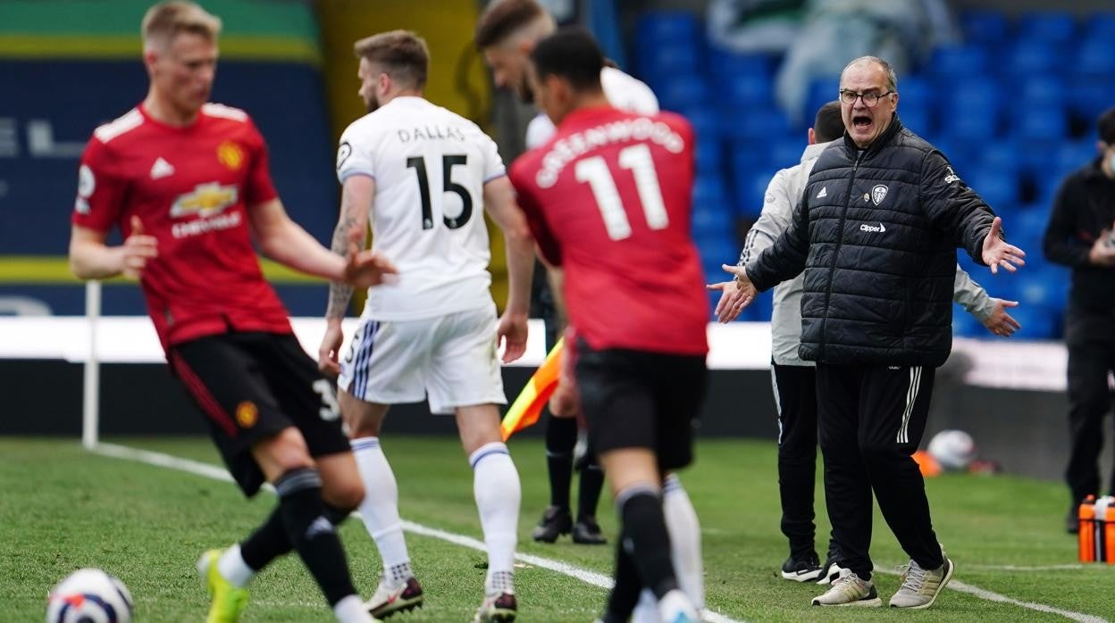 Bielsa, durante un partido del Leeds