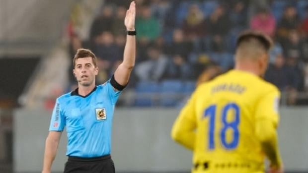 ¿Por qué Ávalos Barrera, árbitro catalán, puede dirigir hoy un partido del Girona?