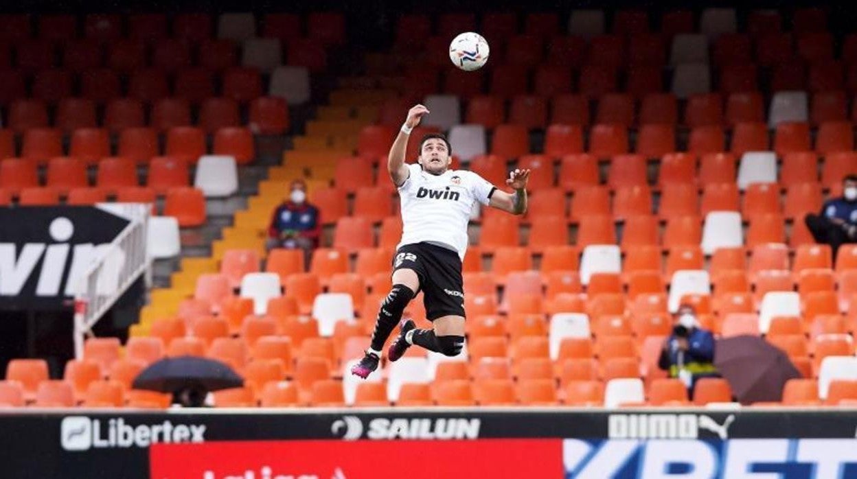 Los estadios de la Liga, como Mestalla, siguen vacíos