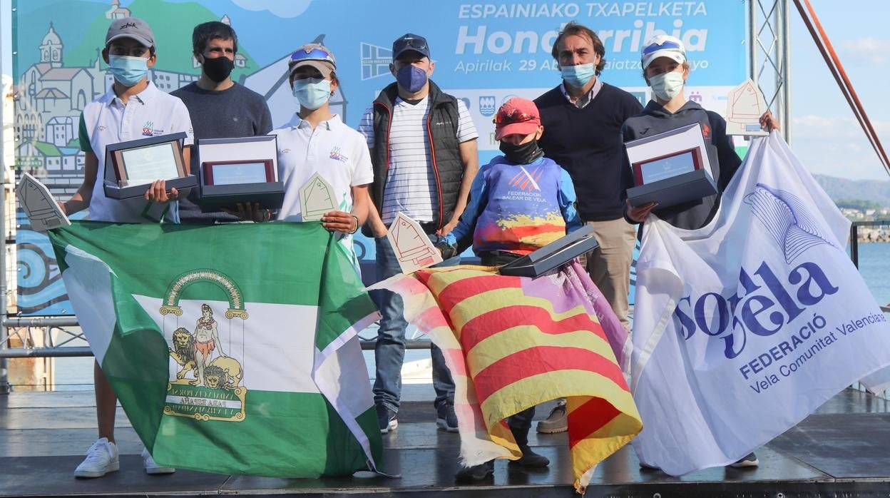 Roberto Aguilar, María Castillo, Sean Sadler y Blanca Ferrando, campeones de la Copa de España de Optimist