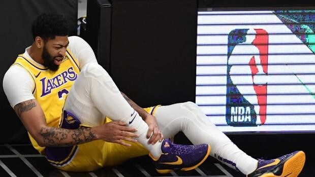 Los Lakers, unos campeones renqueantes y sin margen
