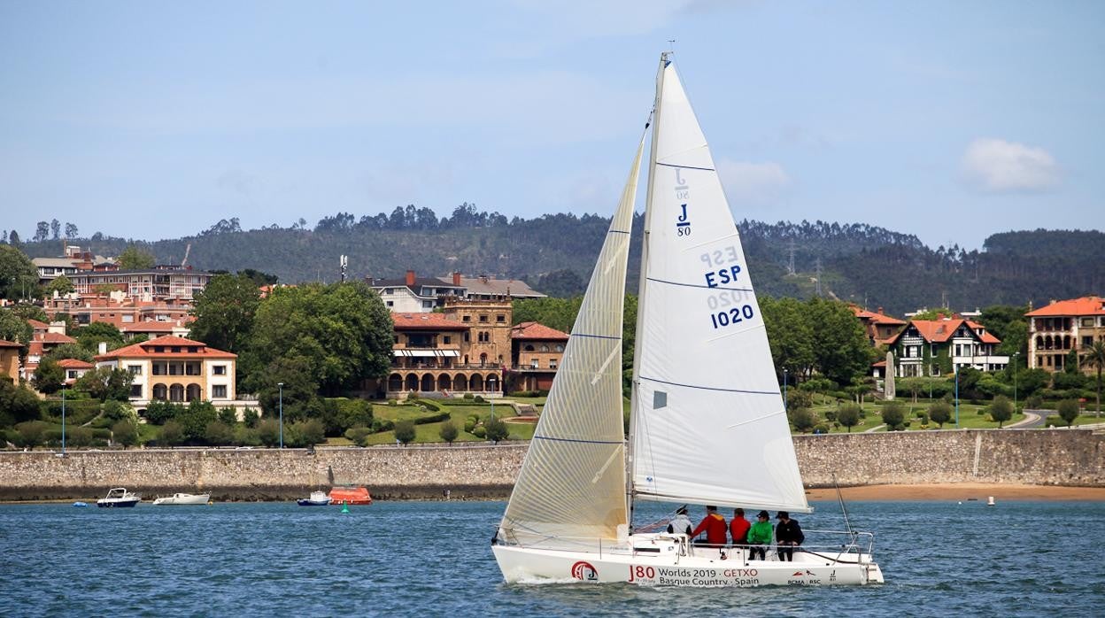 El «Fhimasa» sigue de líder en la clase J80 en el III Trofeo Social en el Abra