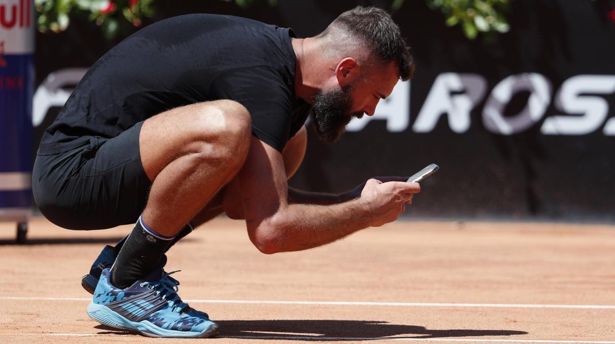 Paire, fotografiando el lugar del bote