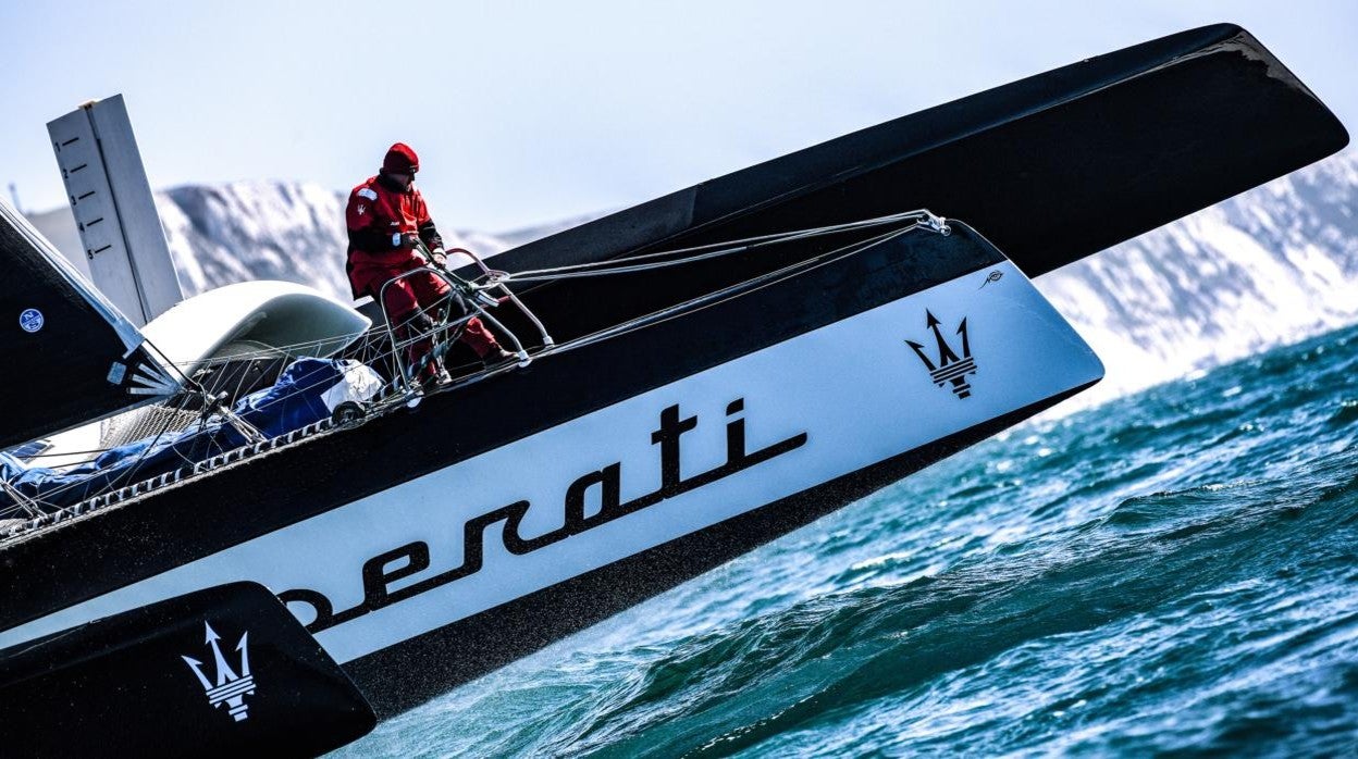 Súper Giovanni logra un nuevo récord en la Fastnet Rock con el «Maserati Multi 70»