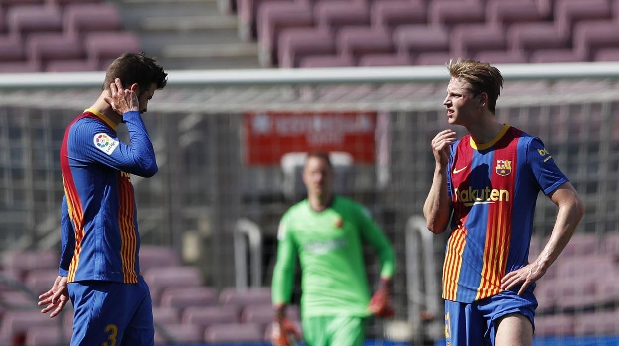 Piqué y De Jong se lamentan tras el empate ante el Atlético