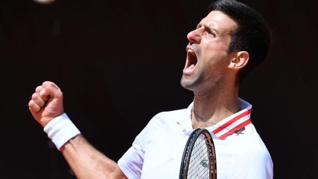 Djokovic sobrevive a Tsitsipas en los cuartos de Roma