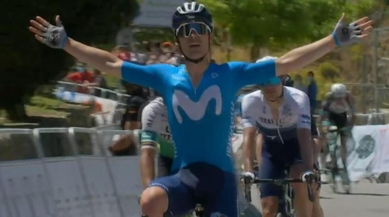 El ciclista madrileño Gonzalo Serrano fue el primero en cruzar la línea de meta en Zahara de la Sierra.