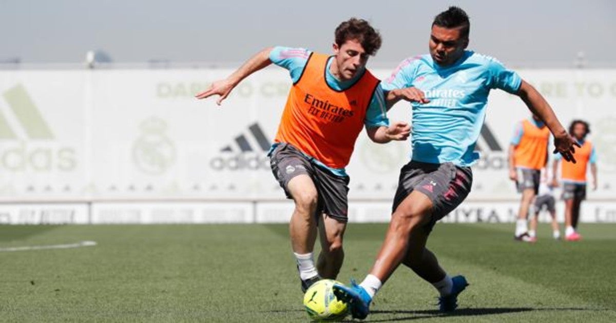Odriozola y Casemiro, en el entrenamiento de ayer, el último de la temporada