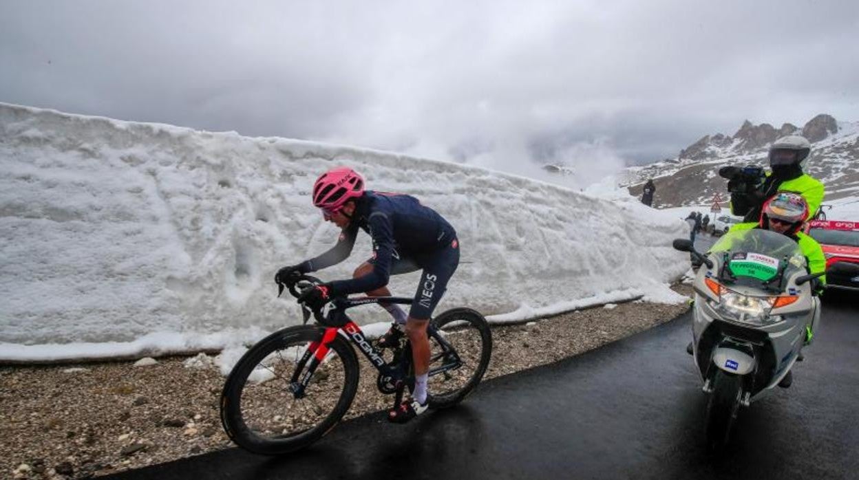 Recital de Egan Bernal en el Giau y sentencia del Giro