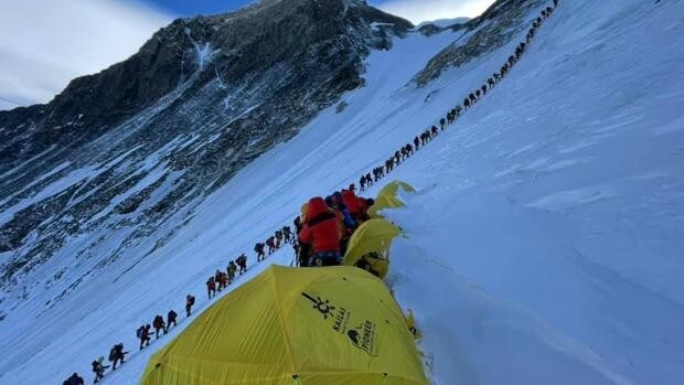 Los excesos del Everest, en una imagen viral
