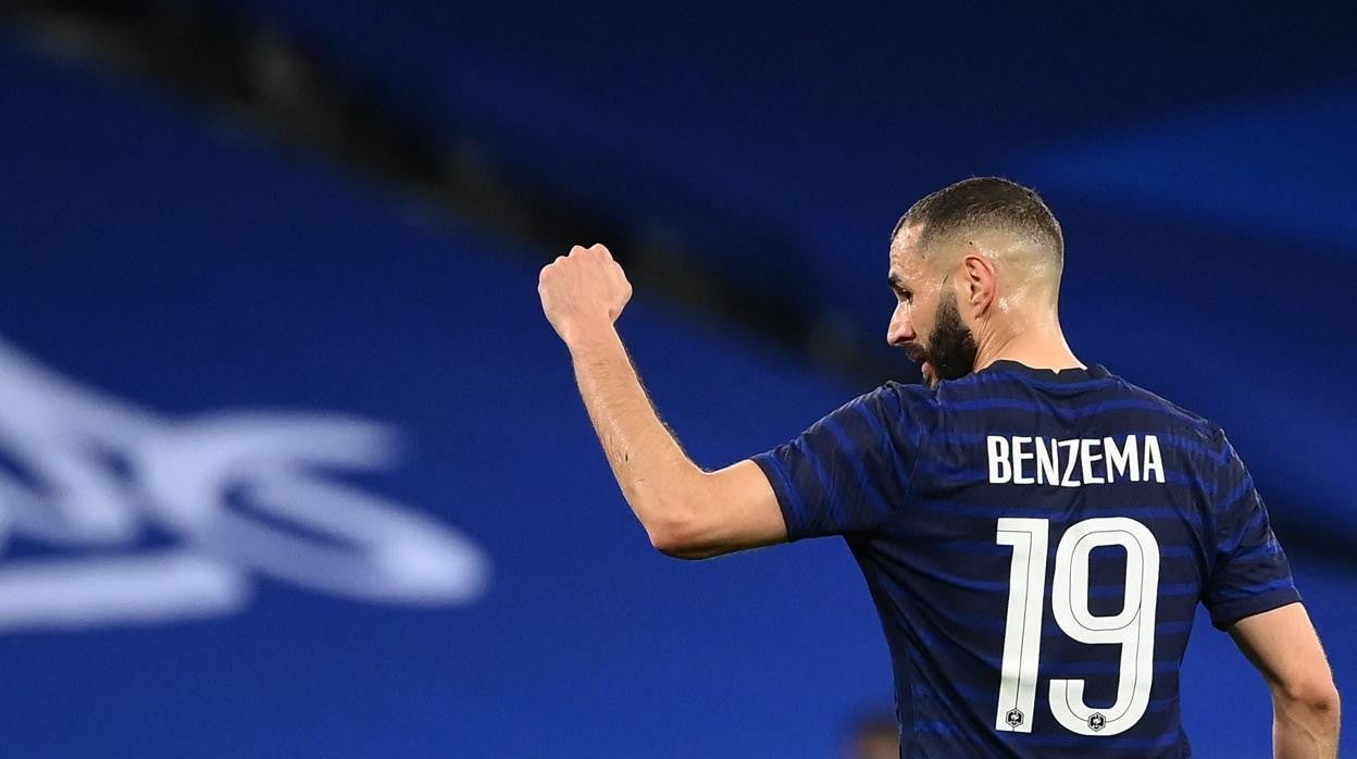 Benzema, durante el partido de ayer entre Francia y Gales