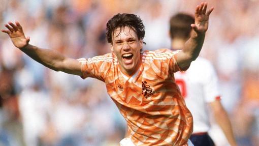 Marco Van Basten celebrando su histórica volea