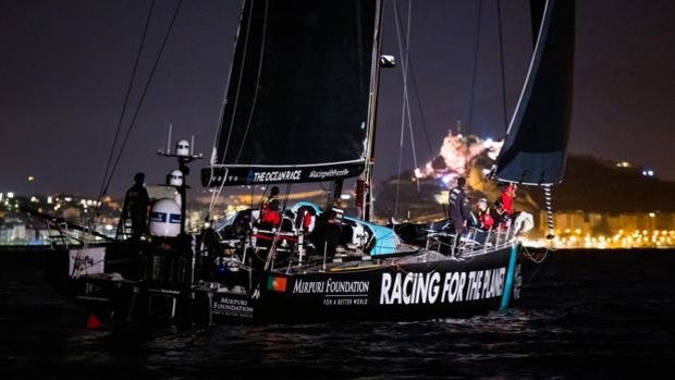 El «Mirpuri», lidera los VO65 y el «LinkedOut», los IMOCA