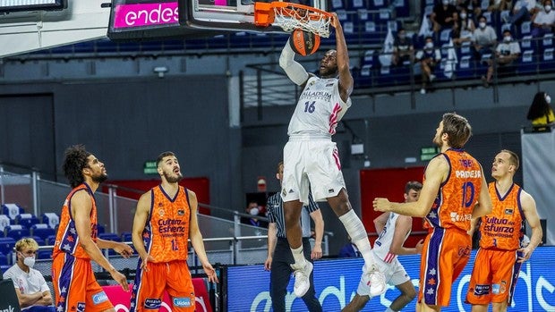 Garuba y Tavares llevan al Real Madrid a la final