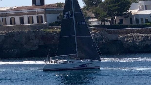 «Korrigan» (A2) y «Anette» (tripulación completa), primeros en tiempo real en Ciutadella