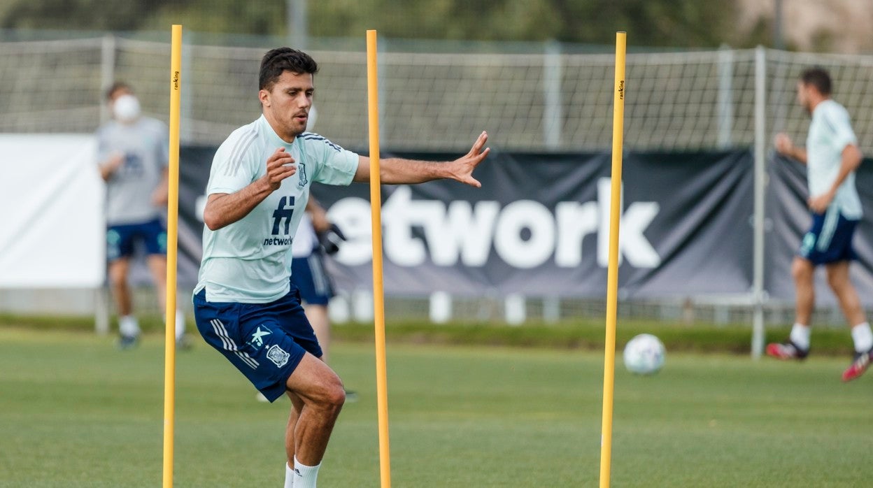 Rodri, un relevo de garantías para Busquets: «Se echará el equipo a la espalda»