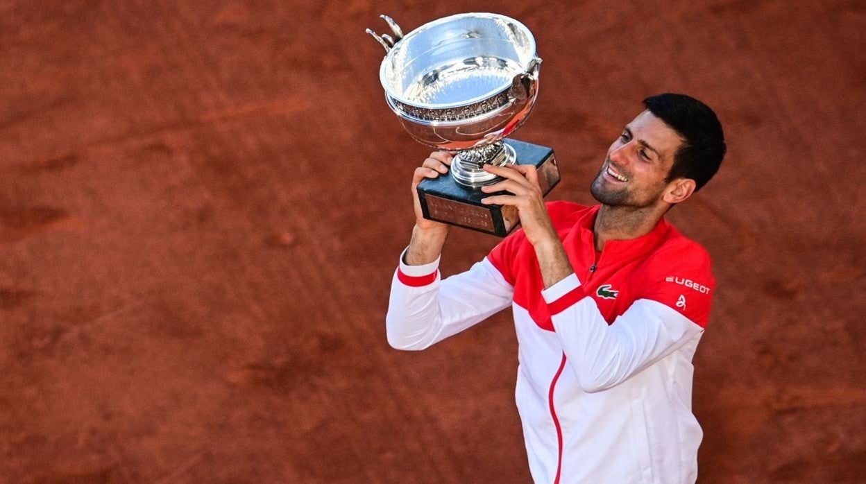 Djokovic, campeón en París y a un paso del cielo