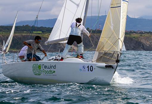 «NeWind Foods» y «Mercury» lideran en el Abra la Copa España J80