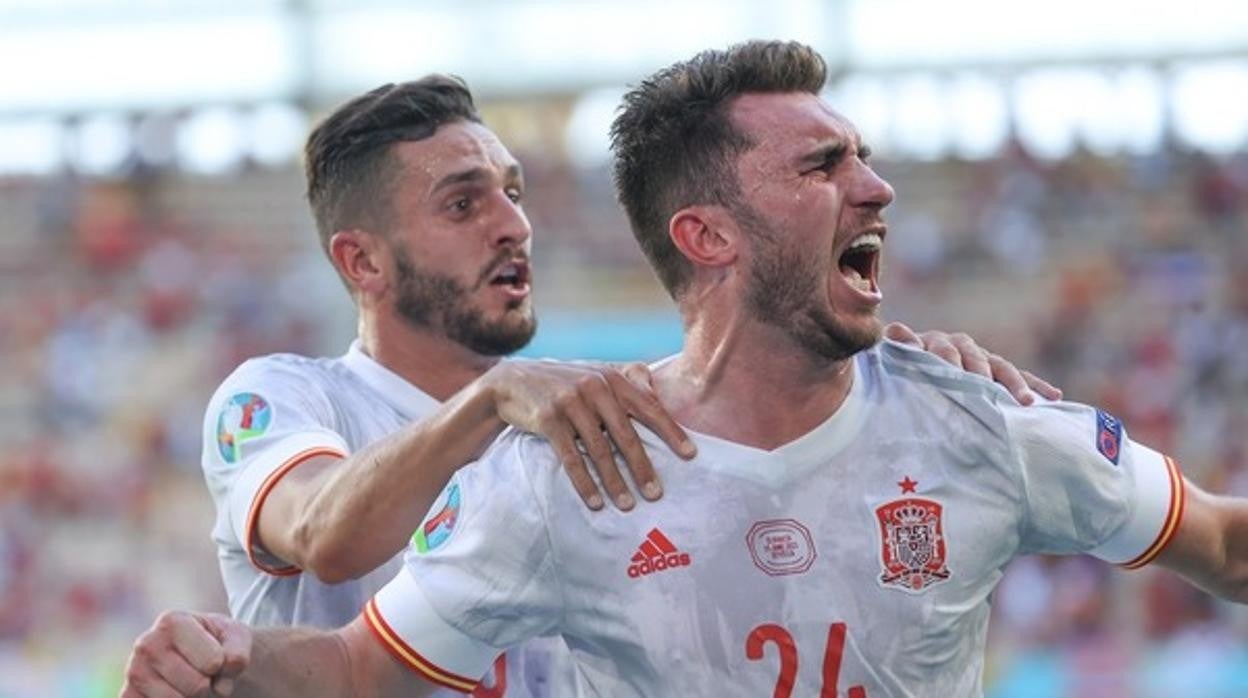 Laporte celebra un gol que marcó con España contra Eslovaquia