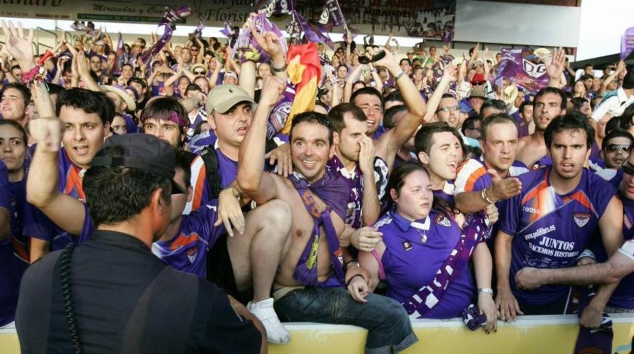 Aficionados del Deportivo Guadalajara el 26 de junio de 2011