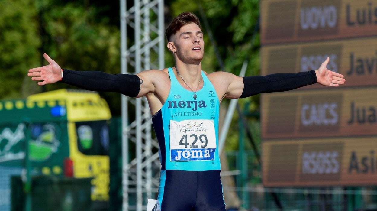 Jesús Gómez Villadiego, celebrando el título nacional de los 200 en Getafe