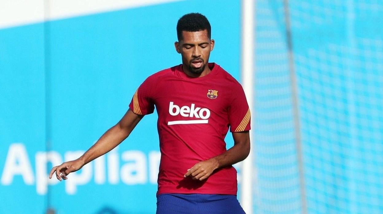 Matheus se ejercita durante un entrenamiento del Barcelona