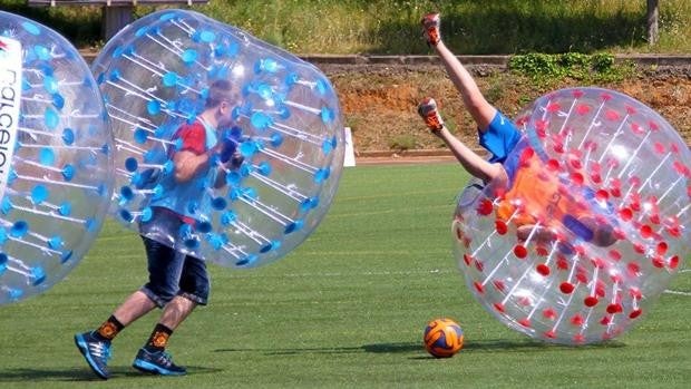 Bubble Football, la modalidad que ya causa sensación en la provincia de Cádiz