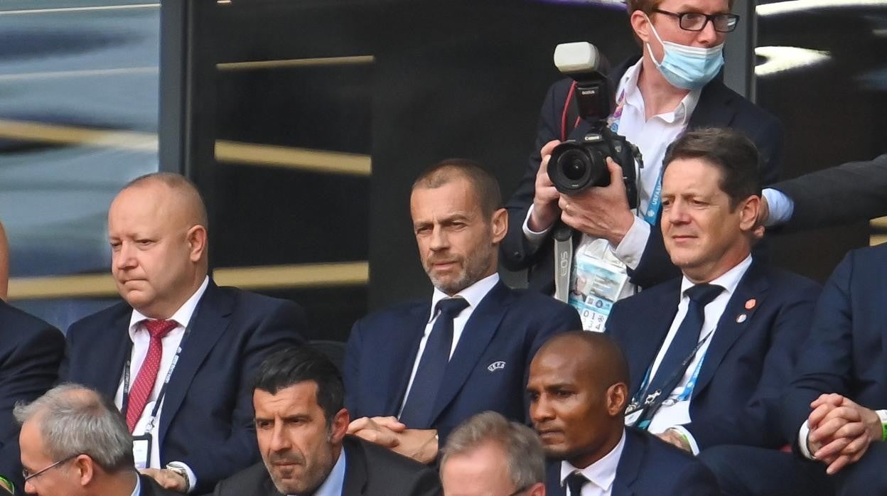 Ceferin, presidente de la UEFA, durante un partido de la Eurocopa