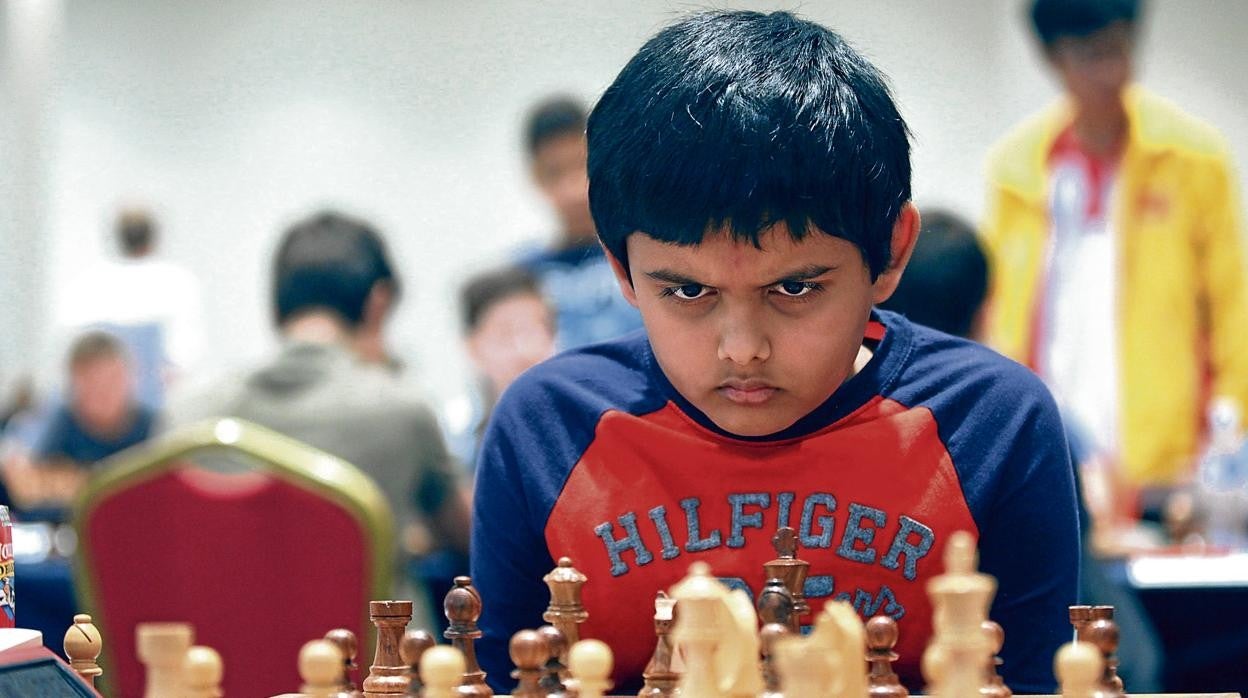 Abhimanyu Mishra, de 12 años, el Gran Maestro más joven de la historia del  ajedrez