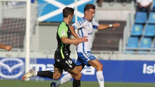 Mariño y los postes salvan al Sporting en Tenerife