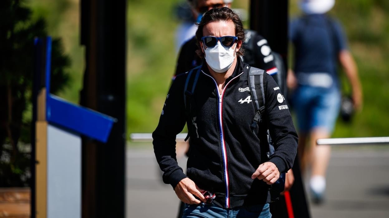 Fernando Alonso, indignado: «Estoy un poco sorprendido y frustrado con la primera curva»