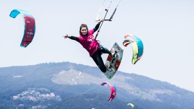 El IV KiteFest Cesantes Trofeo Xacobeo arranca con casi un centenar de inscritos