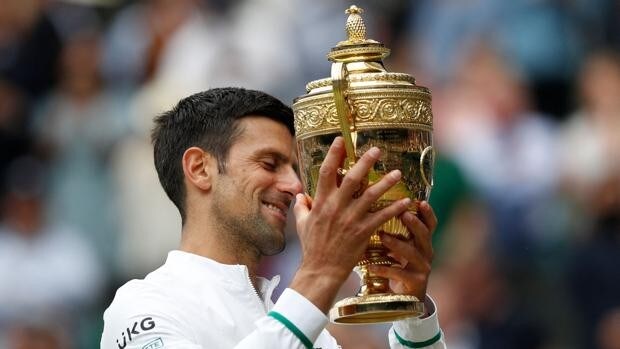Djokovic, campeón en Wimbledon, iguala a Nadal y Federer con 20 Grand Slams