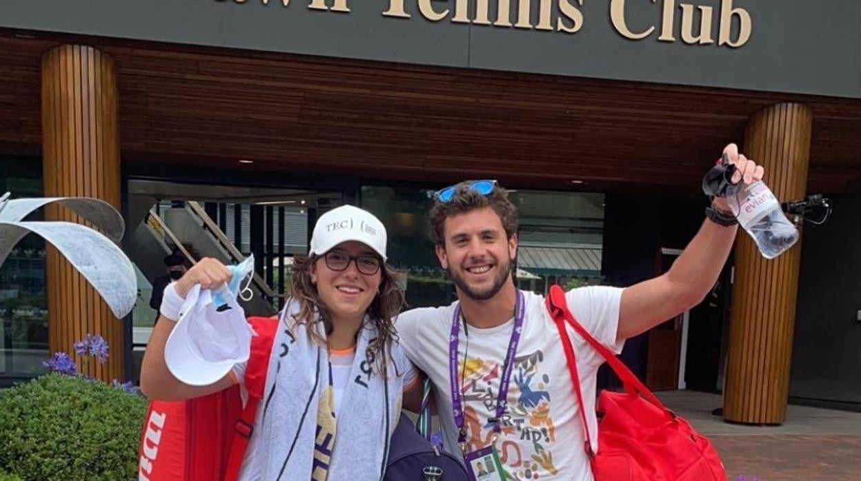 Mintegi con su entrenador, en Wimbledon