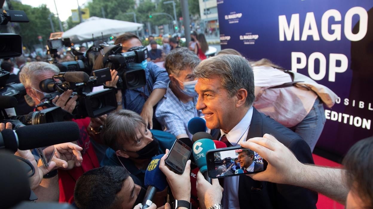 Laporta atiende a la prensa