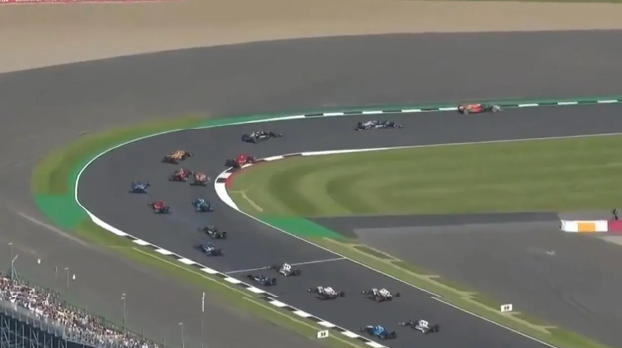 La descomunal salida de Alonso: seis posiciones en cuatro curvas