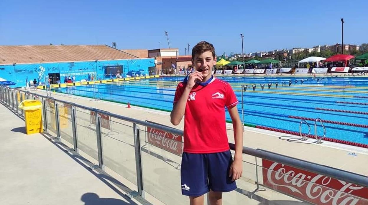 Nicolás Gilabert con la medalla de bronce conquistada en el Campeonato de España.