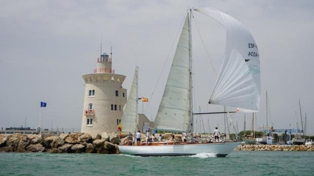 ‘Disparate’ marca la pauta en la jornada inaugural de la Semana de la Vela Clásica en la bahía de Cádiz