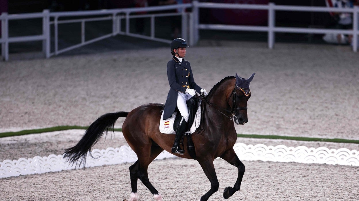 Beatriz Ferrer-Salat y equipo español de doma se clasifican para las finales