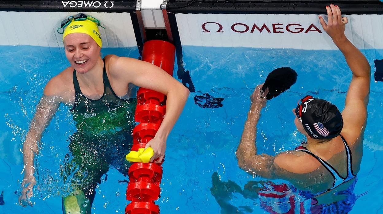 Ariarne Titmus (Australia) y Kathleen Ledecky (EE.UU.)