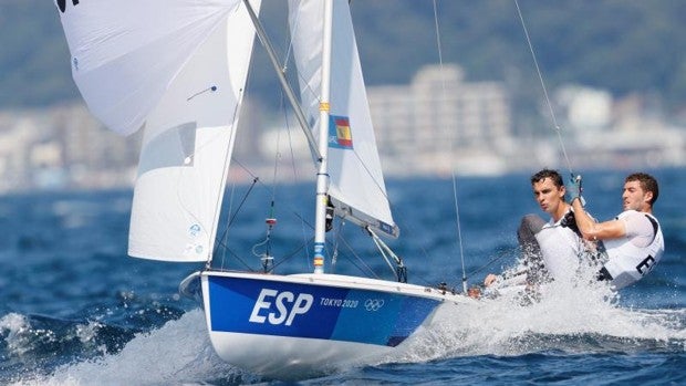 A la espera de las medallas en vela