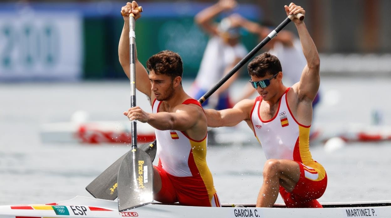 Cayetano García y Pablo Martínez, durante las rondas clasificatorias de canoa doble