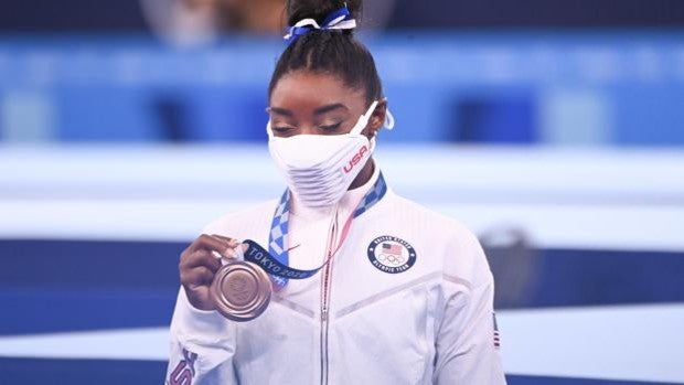 Simone Biles revela que su tía murió durante su participación en los Juegos