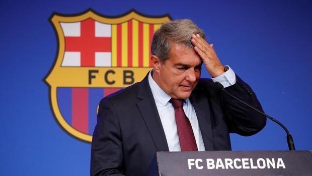 Las claves de la salida de Messi del Barcelona, según Laporta